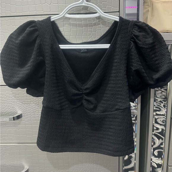 black crop top w puff sleeves - Picture 1 of 1